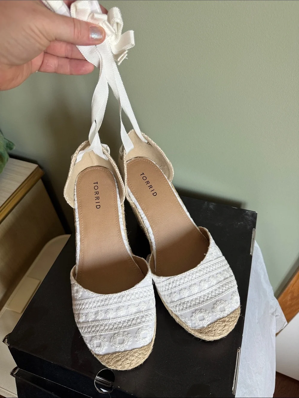 New Torrid white Embroidered Espadrille Wedges w/Ankle Ties 10 wide & 10.5 wide
